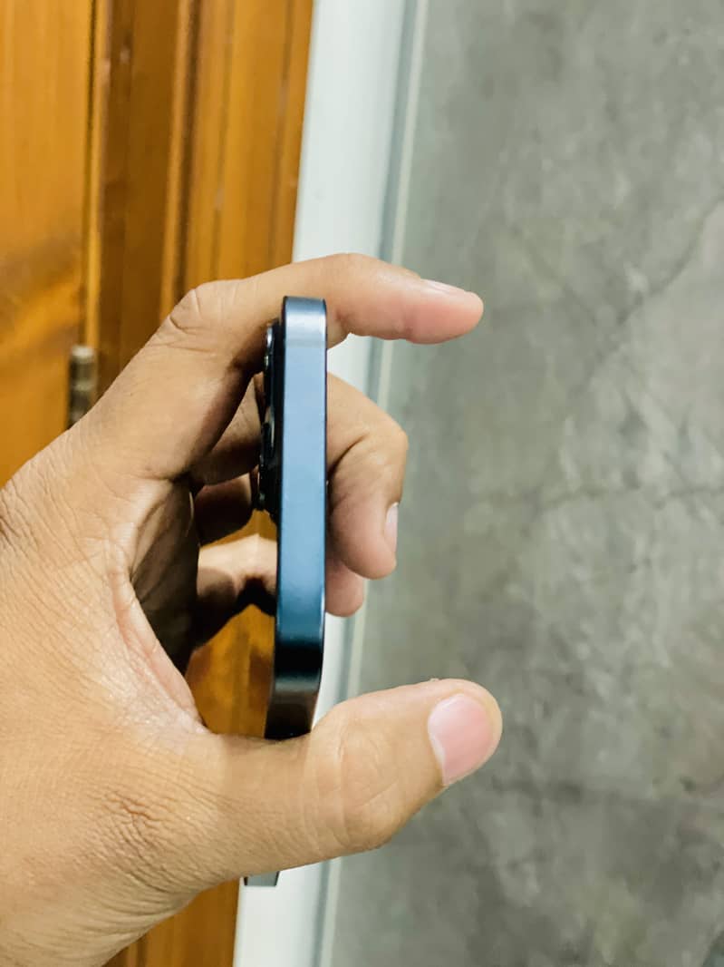 Apple iPhone 13 2