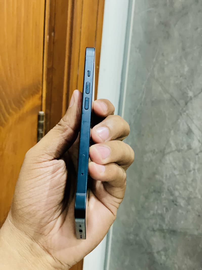 Apple iPhone 13 4