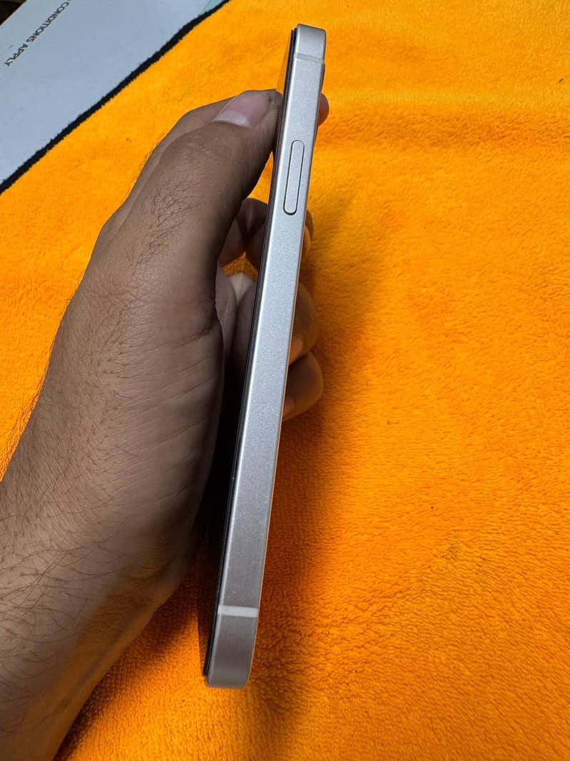Apple iPhone 12 3