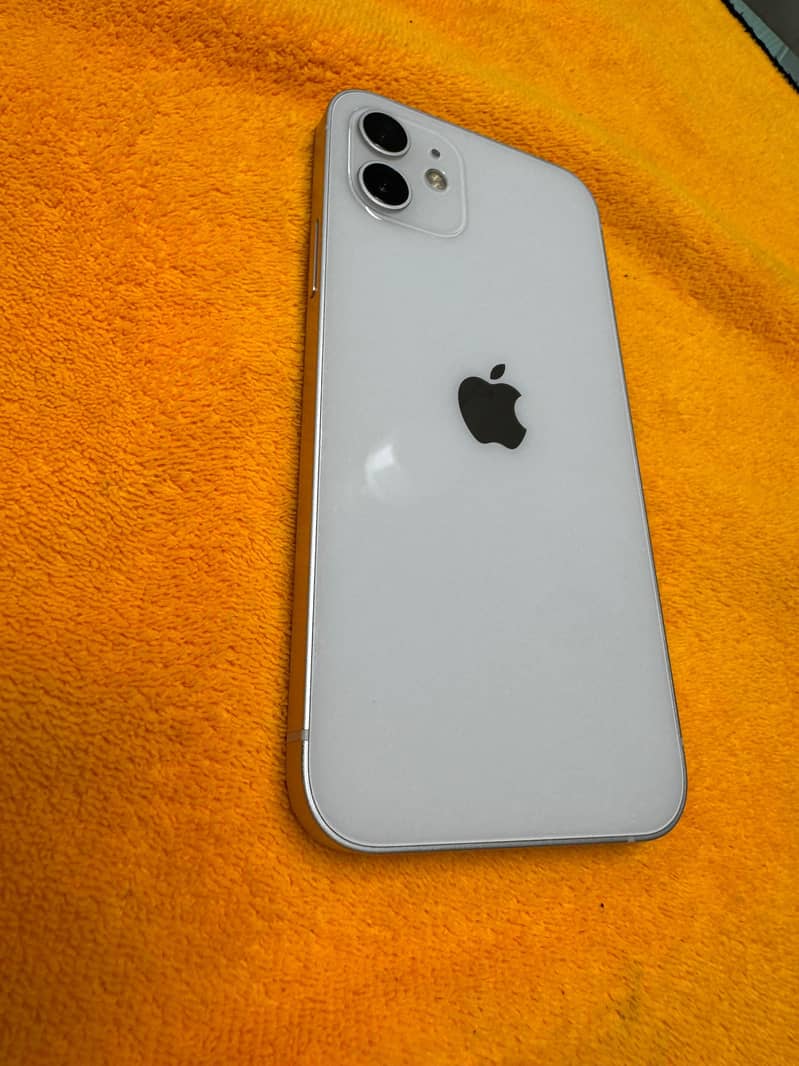 Apple iPhone 12 4