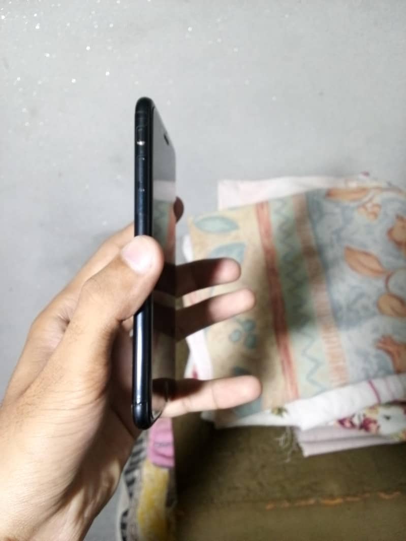 Apple iPhone 7 2