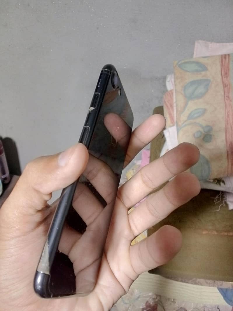Apple iPhone 7 3