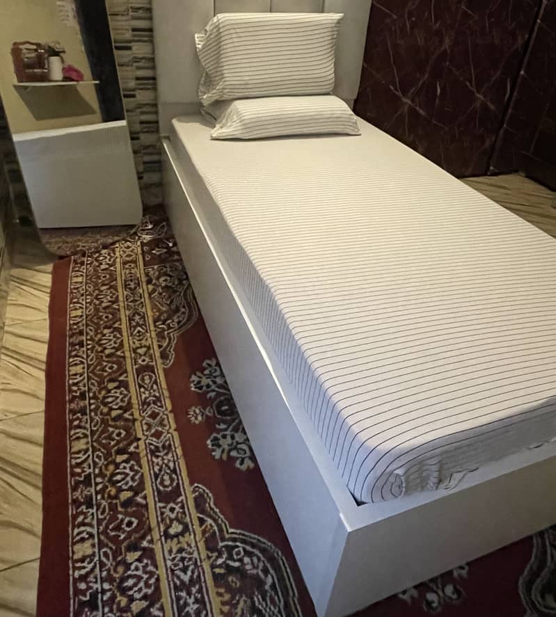 White bubble bed 0