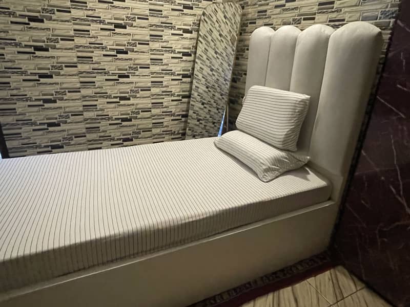 White bubble bed 1