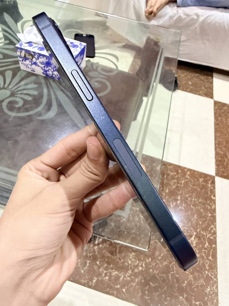 Apple iPhone 13 1