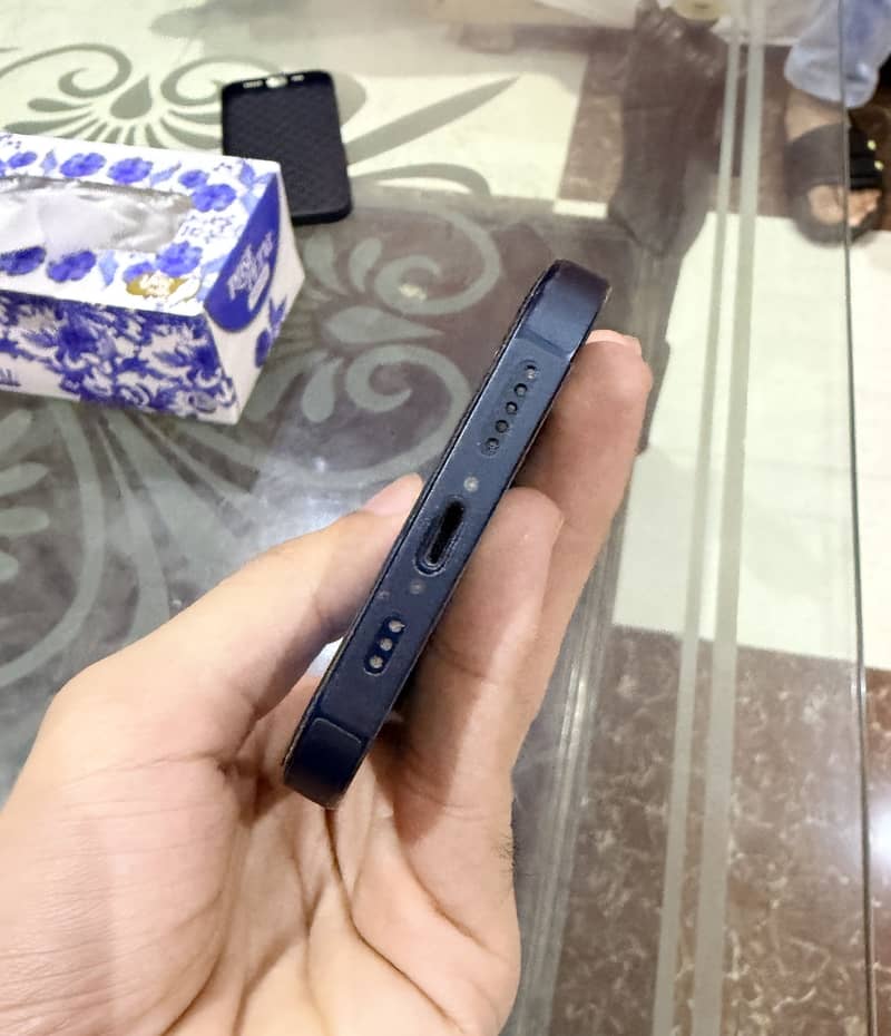 Apple iPhone 13 4