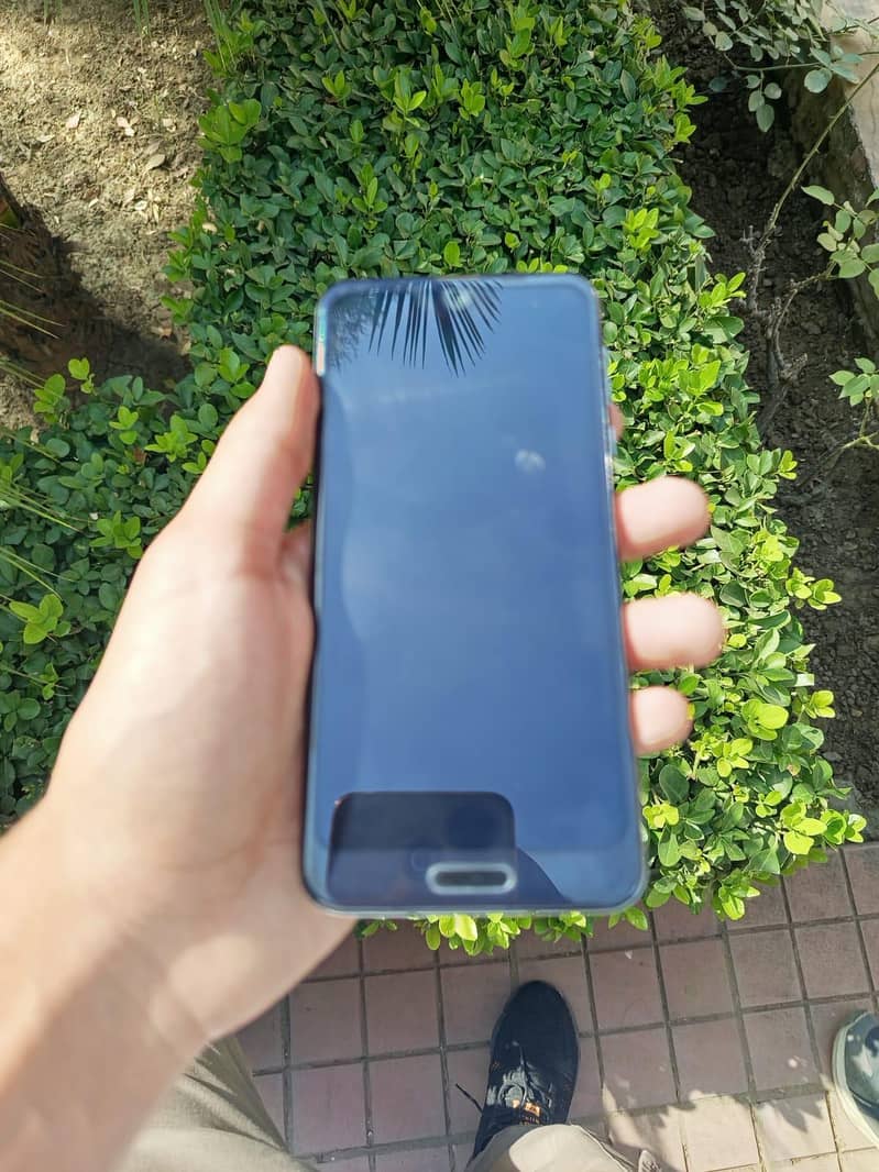 Sharp Aquos R2 (PTA) 1