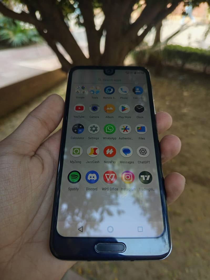 Sharp Aquos R2 (PTA) 3