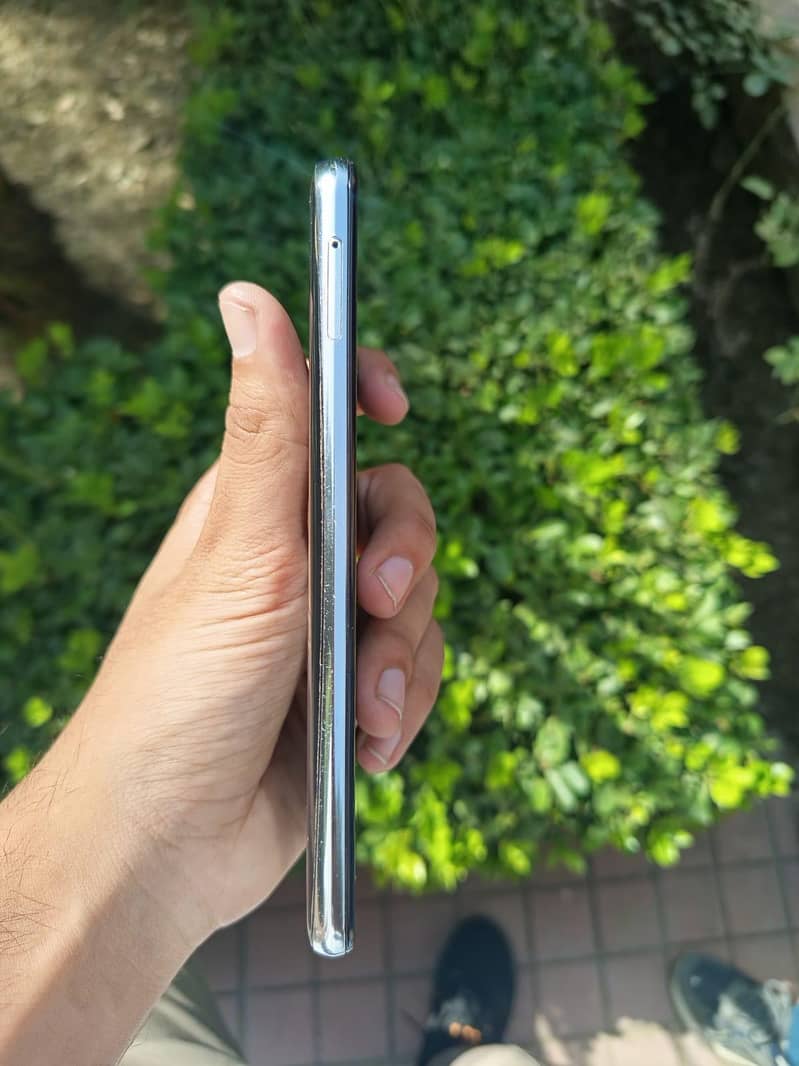 Sharp Aquos R2 (PTA) 5