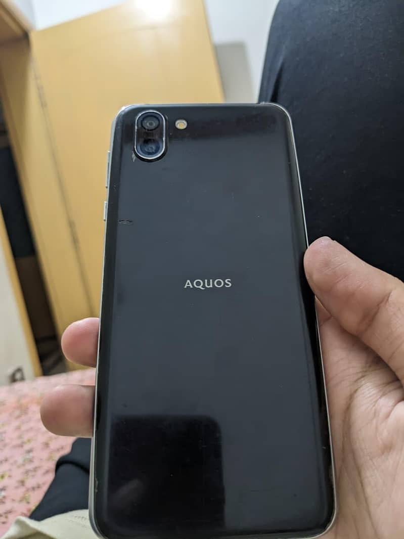 Sharp Aquos R2 (PTA) 6