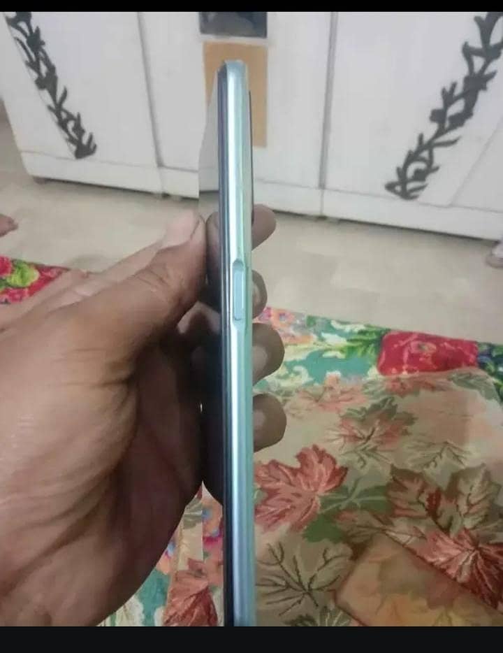 OPPO A76 3