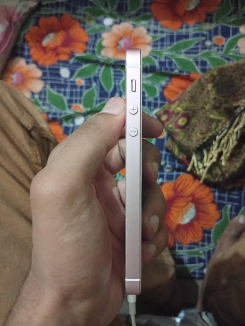 Apple iphone 5se 1