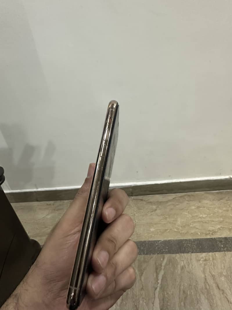 Apple iPhone 11 Pro Max 2