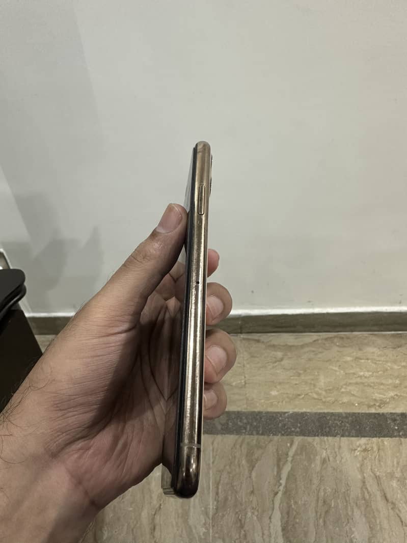 Apple iPhone 11 Pro Max 1