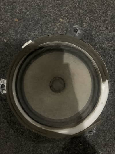 Toyota Vitz original speaker only one