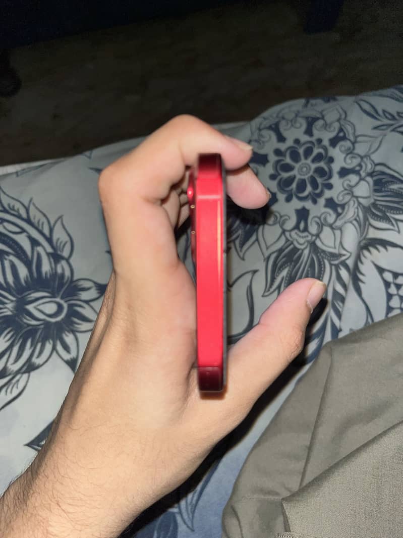 Apple iPhone 13 2