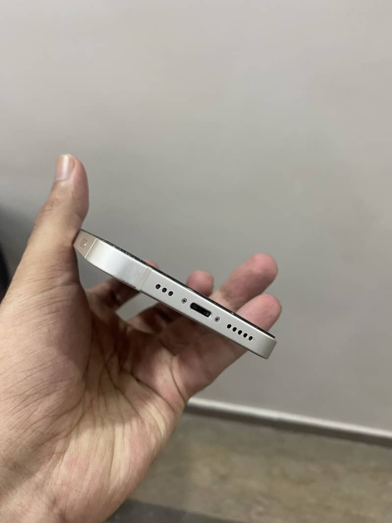 Apple iPhone 13 2