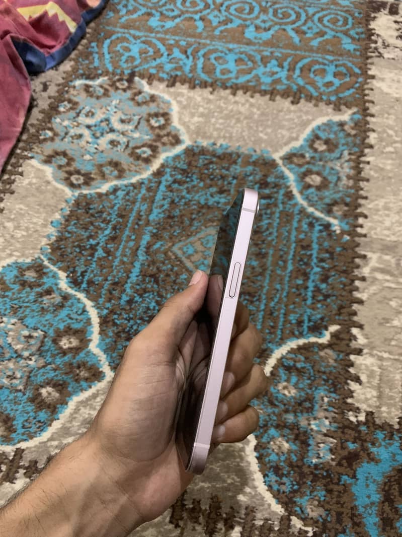 Apple iPhone 13 4