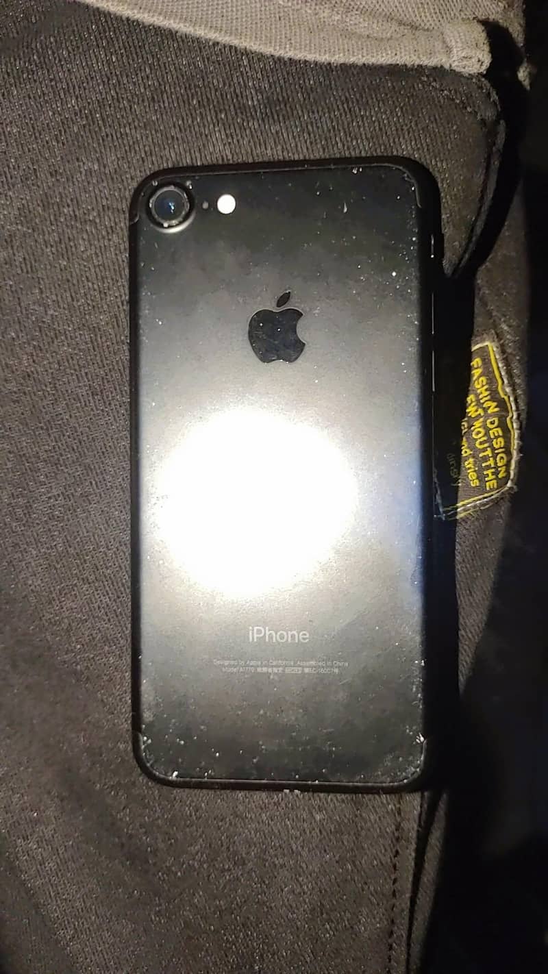Apple iPhone 7 0