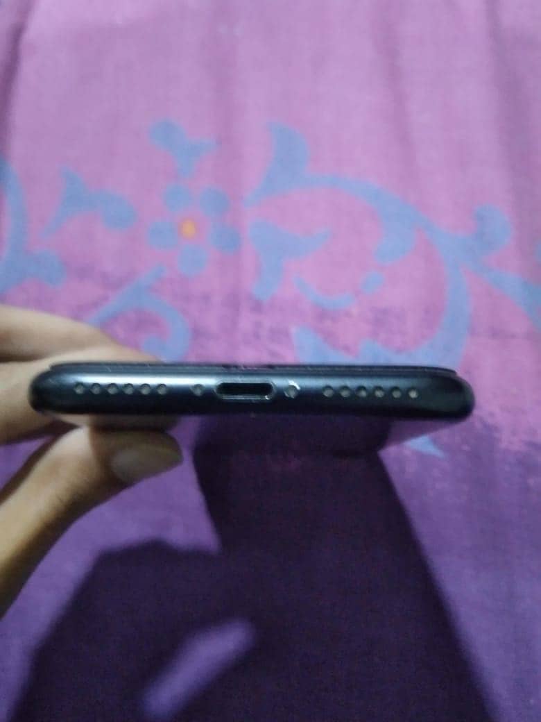iPhone 7 4