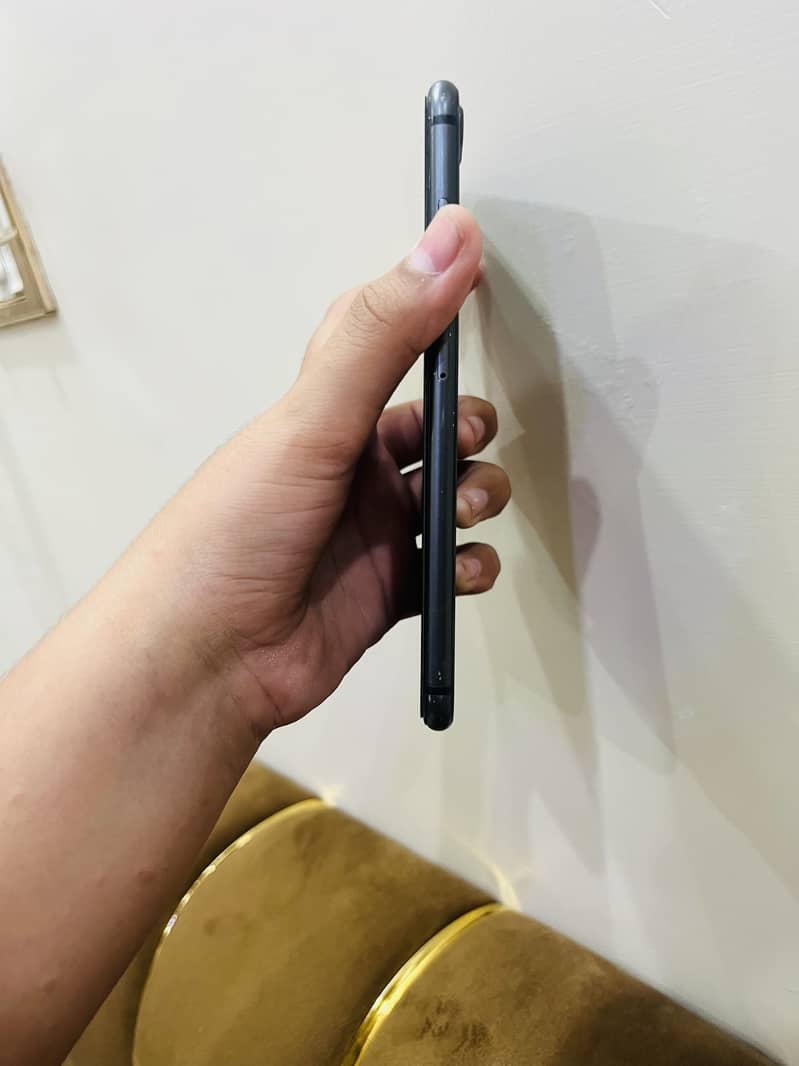 Apple iPhone 8 Plus 4