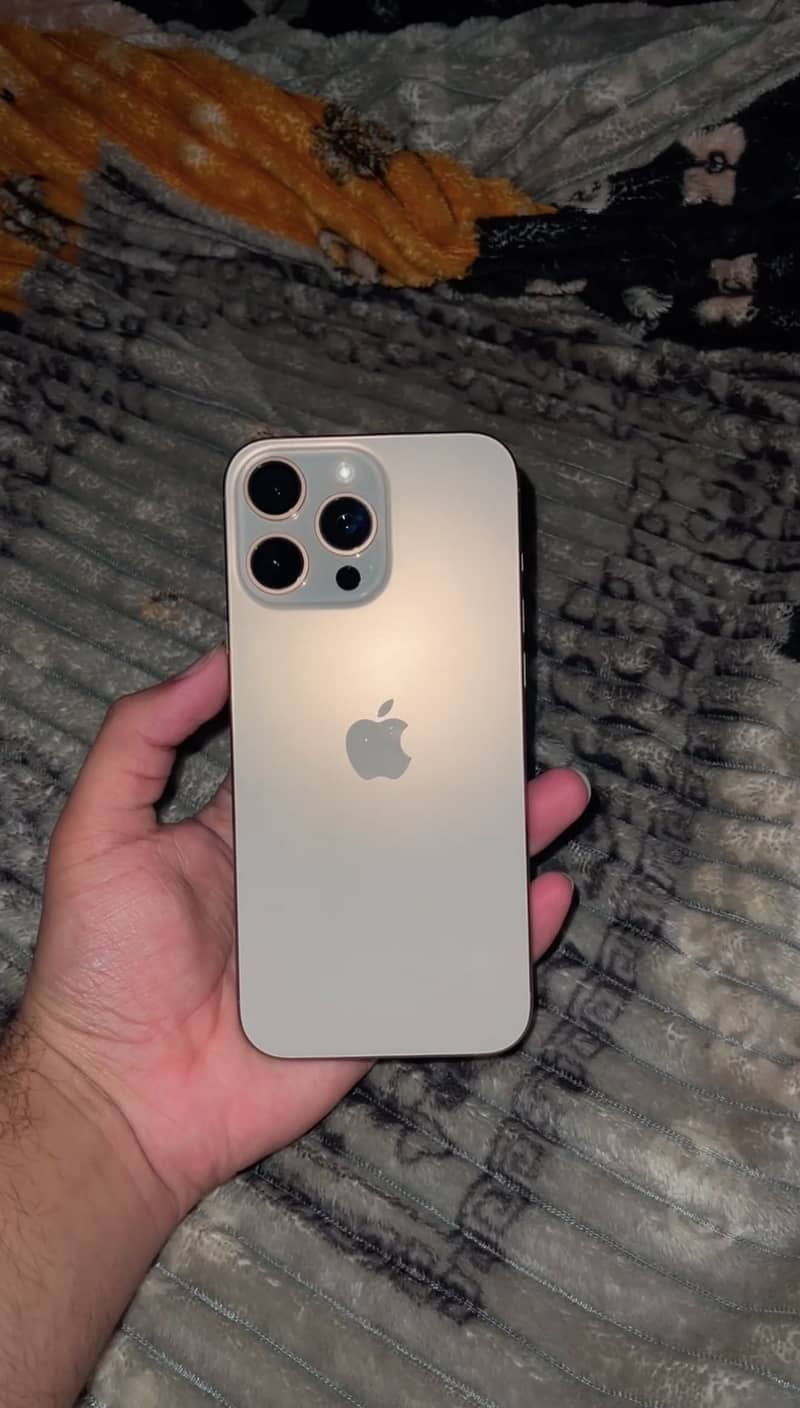 iPhone 16 Pro Max 1