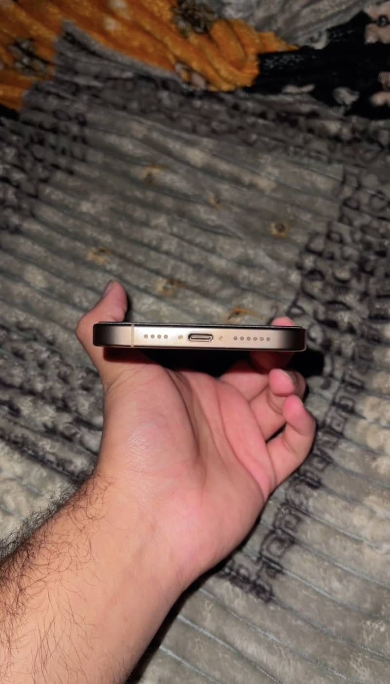iPhone 16 Pro Max 3