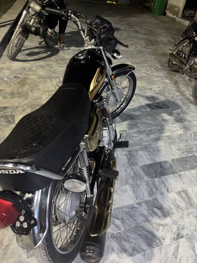 125-Self start Gold edition