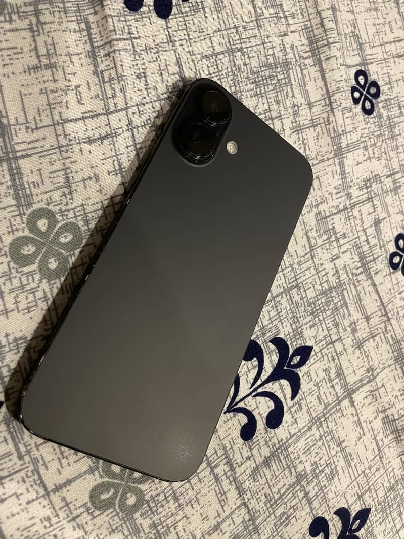 Apple iPhone 16 Plus 1