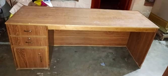 table conter