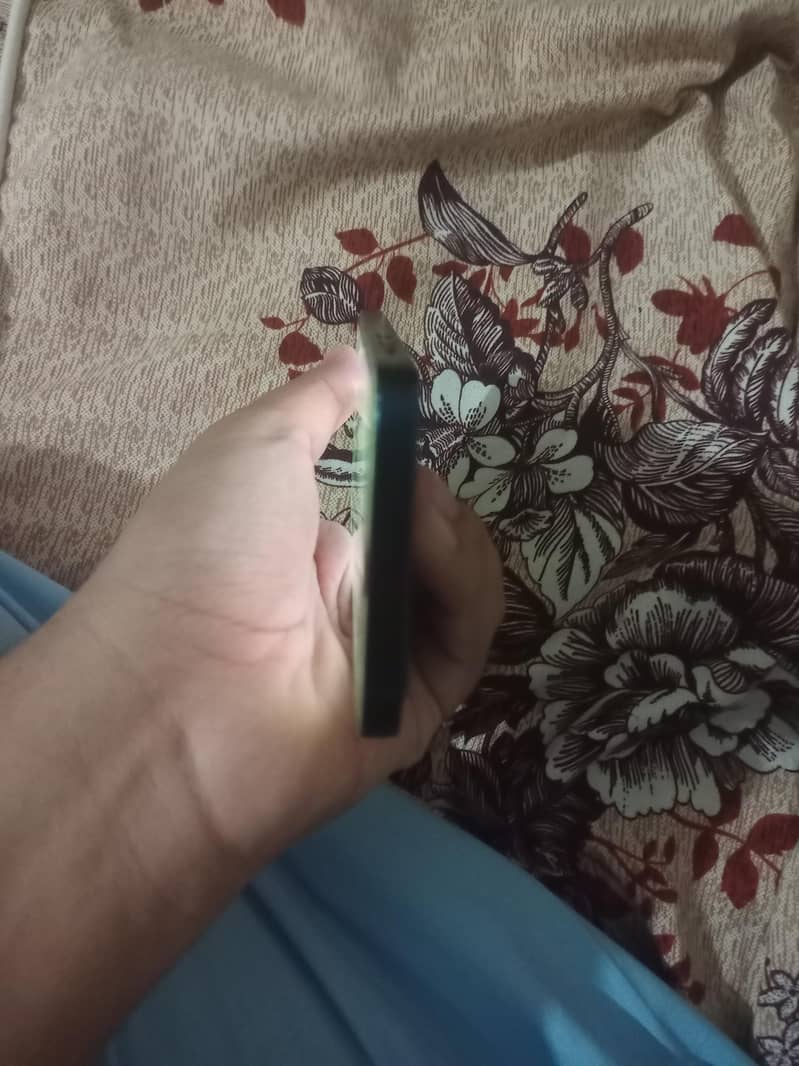 Apple iPhone 12 2
