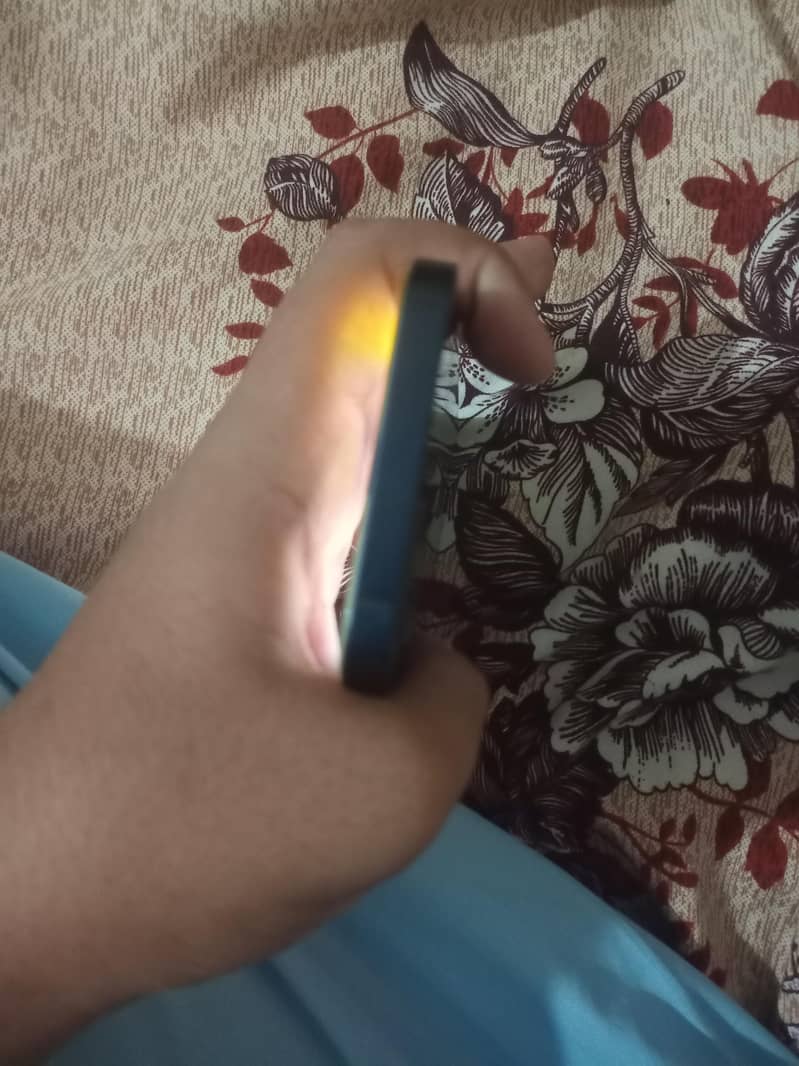 Apple iPhone 12 3