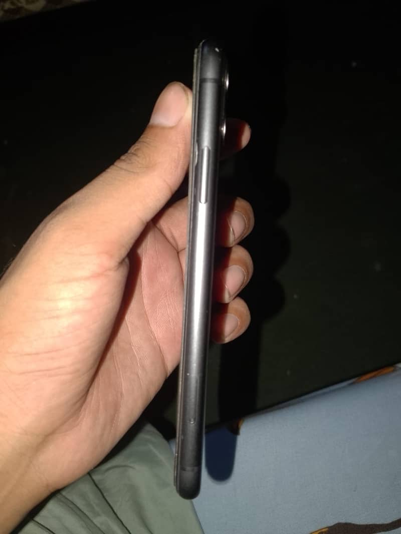 Apple iPhone 11 3