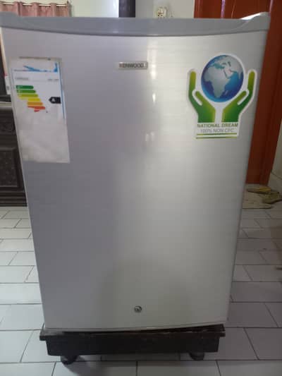 Features: Cools efficiently and maintains temperature well Clean inte