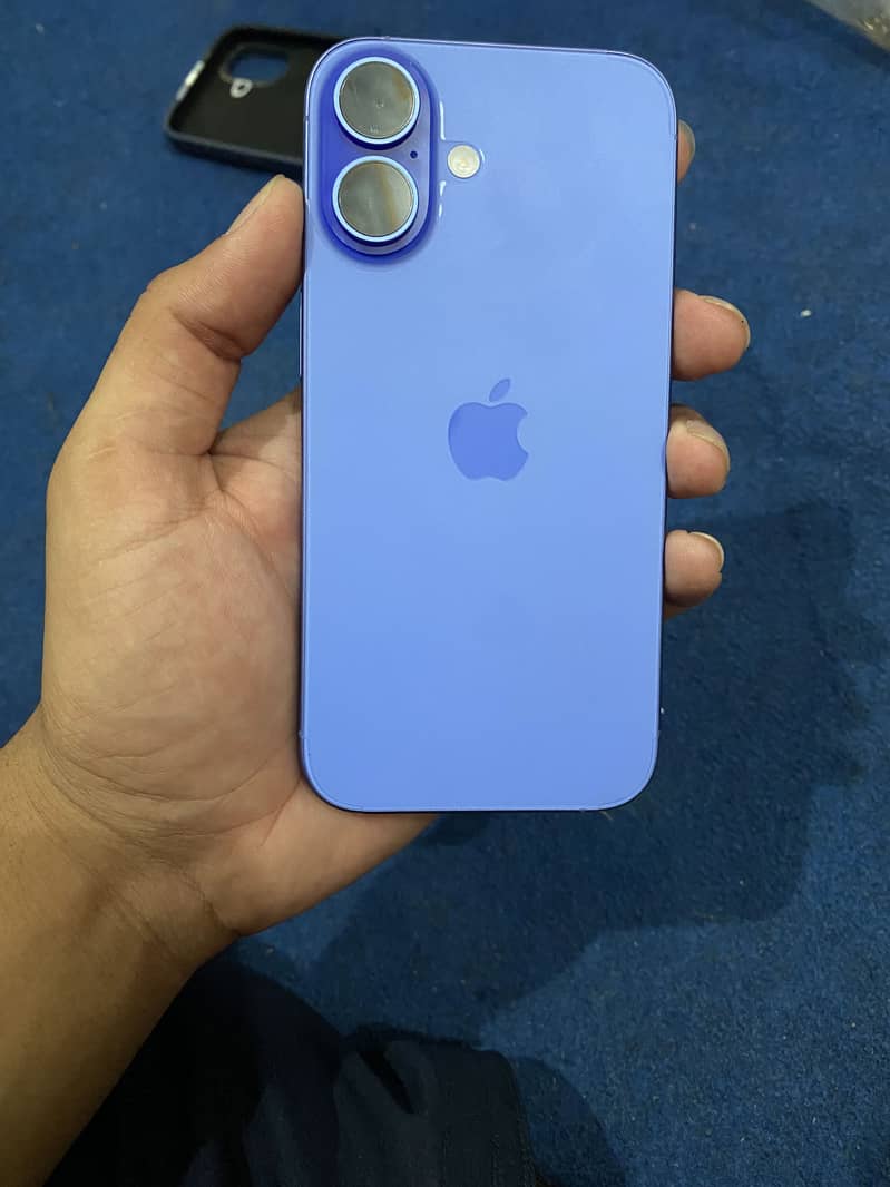 Apple iPhone 16 3