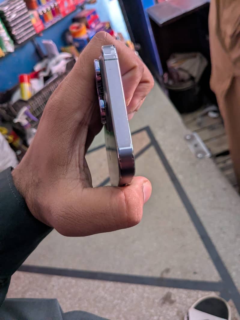 Apple iPhone 14 Pro Max 0
