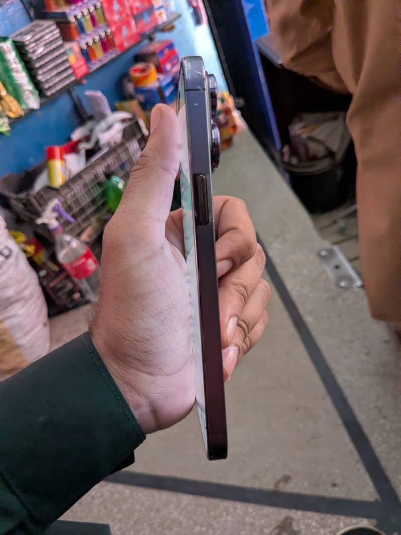 Apple iPhone 14 Pro Max 1