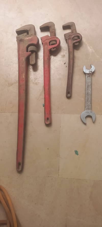 Heavy tools and blower available