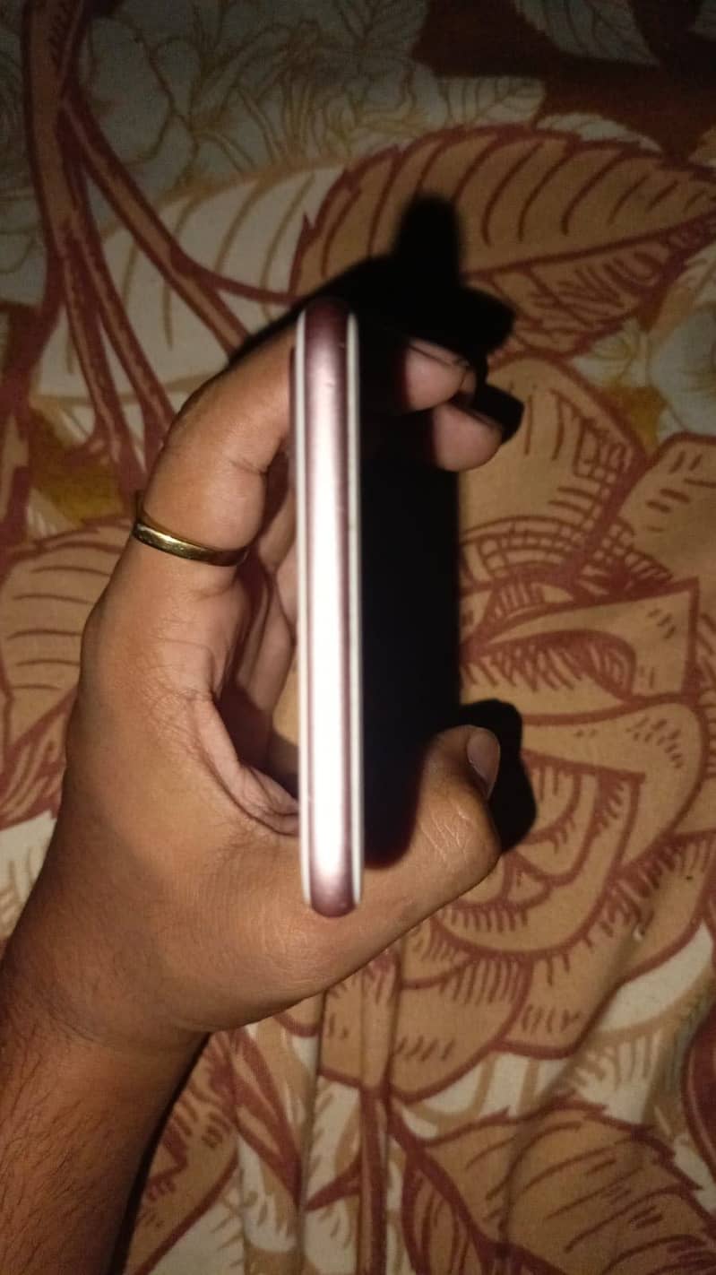 Apple iPhone 7 Plus 2