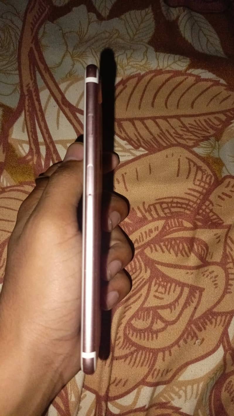 Apple iPhone 7 Plus 6