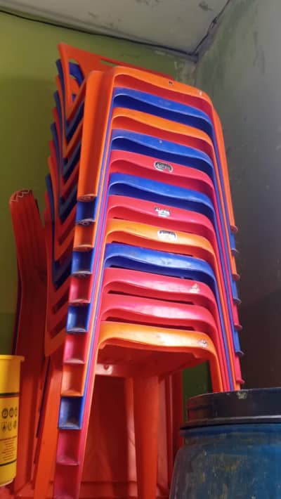 12 chair 3 table ha qeema ki machine ha for sale