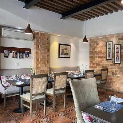 need female staff for restaurant