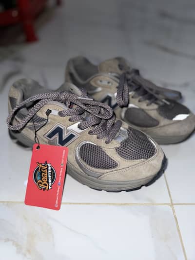 New balance 2002r