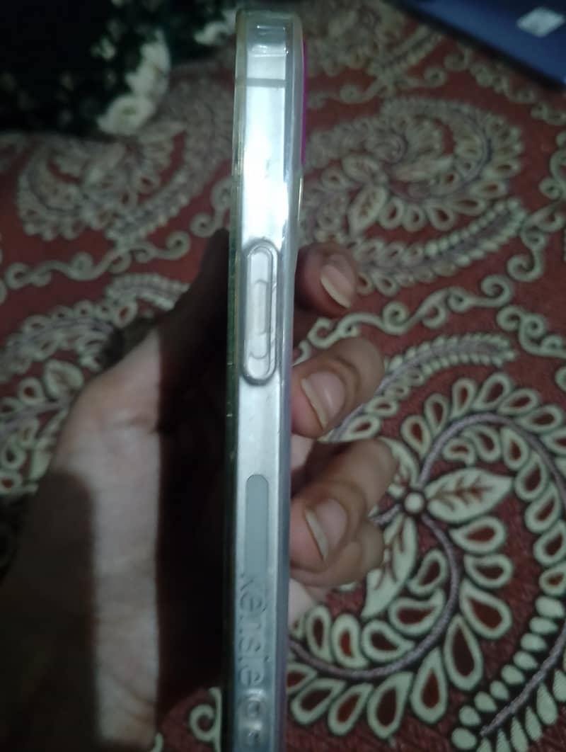 Apple iPhone 14 3