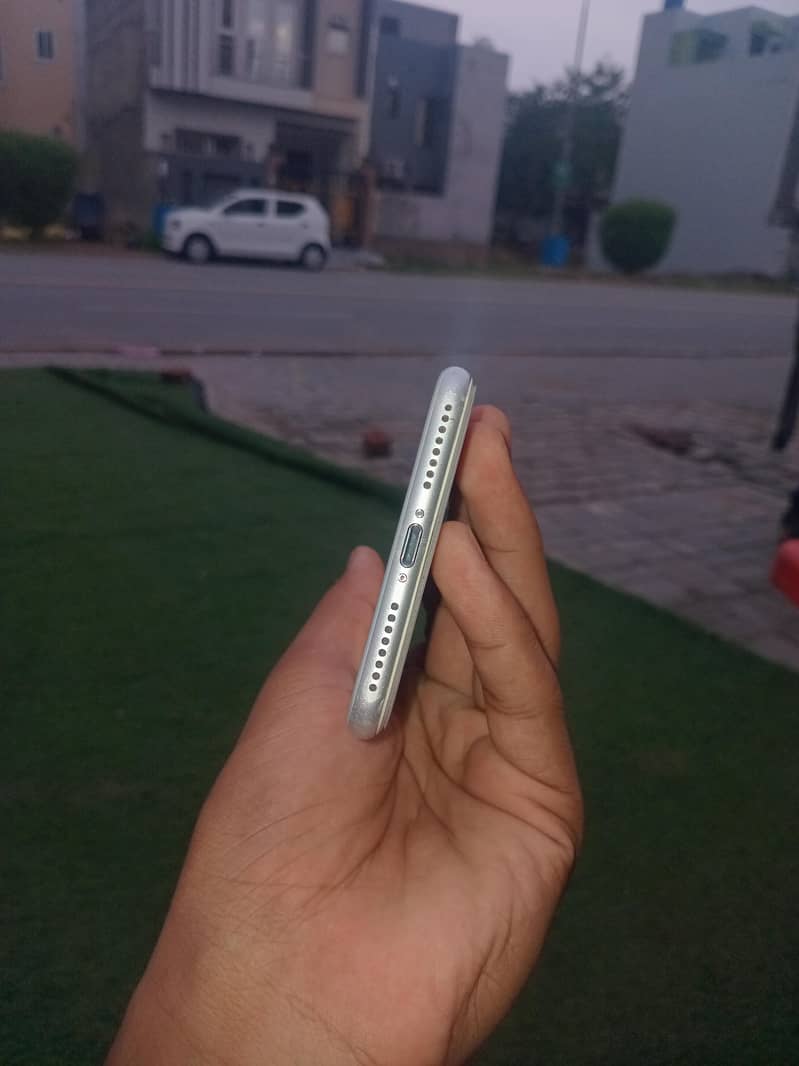 Apple iPhone 7 Plus 2