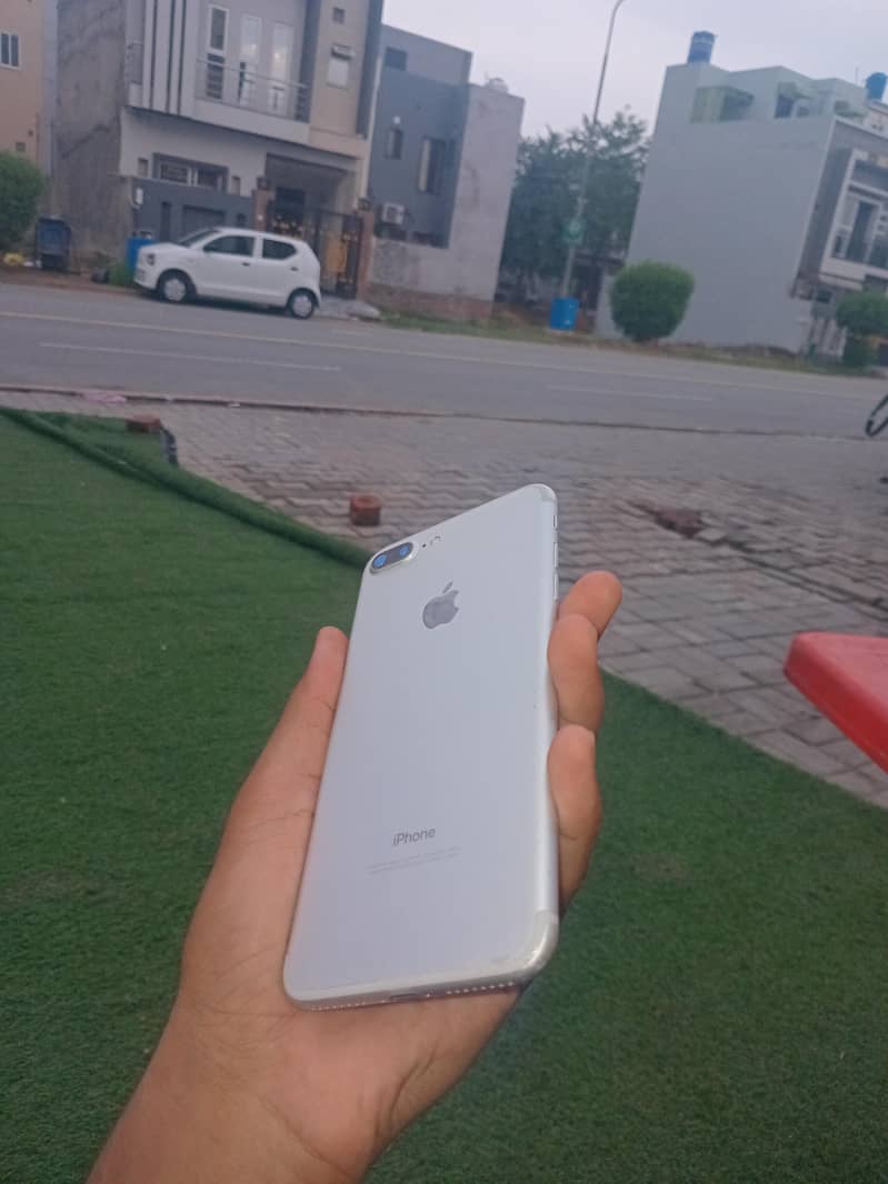 Apple iPhone 7 Plus 4