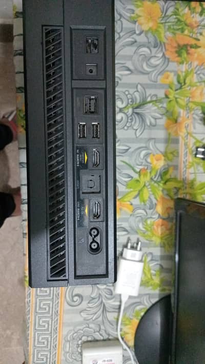 Used bilkol 10/10 condition ma ha controller bhi si ha 512 gb box ni