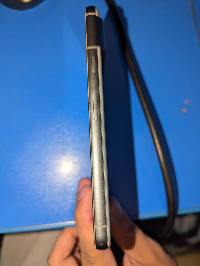 Google Pixel 8 4