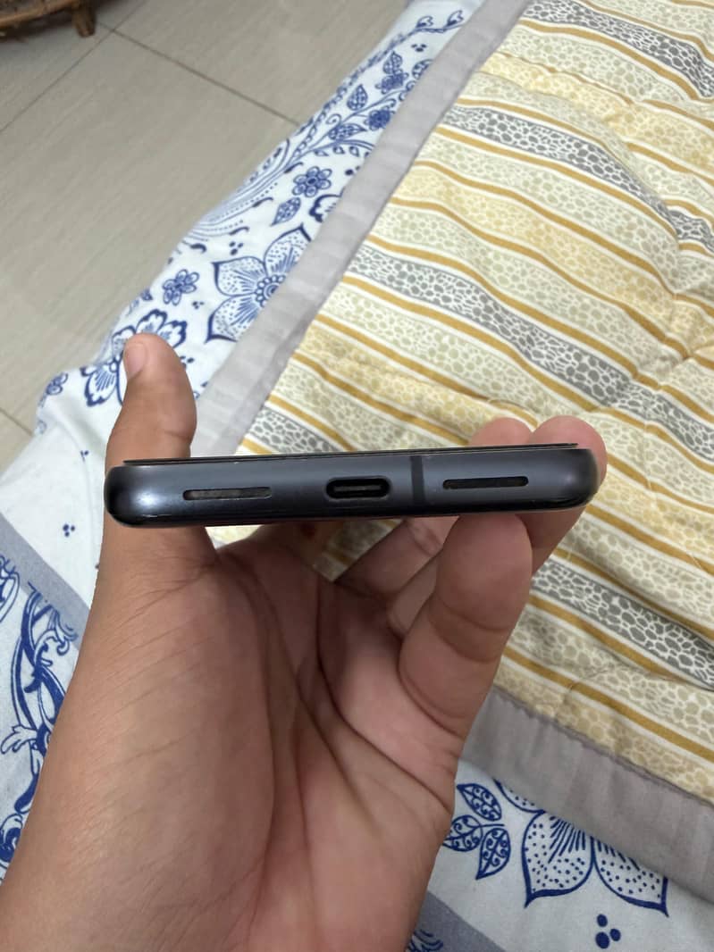 Google Pixel 8 4
