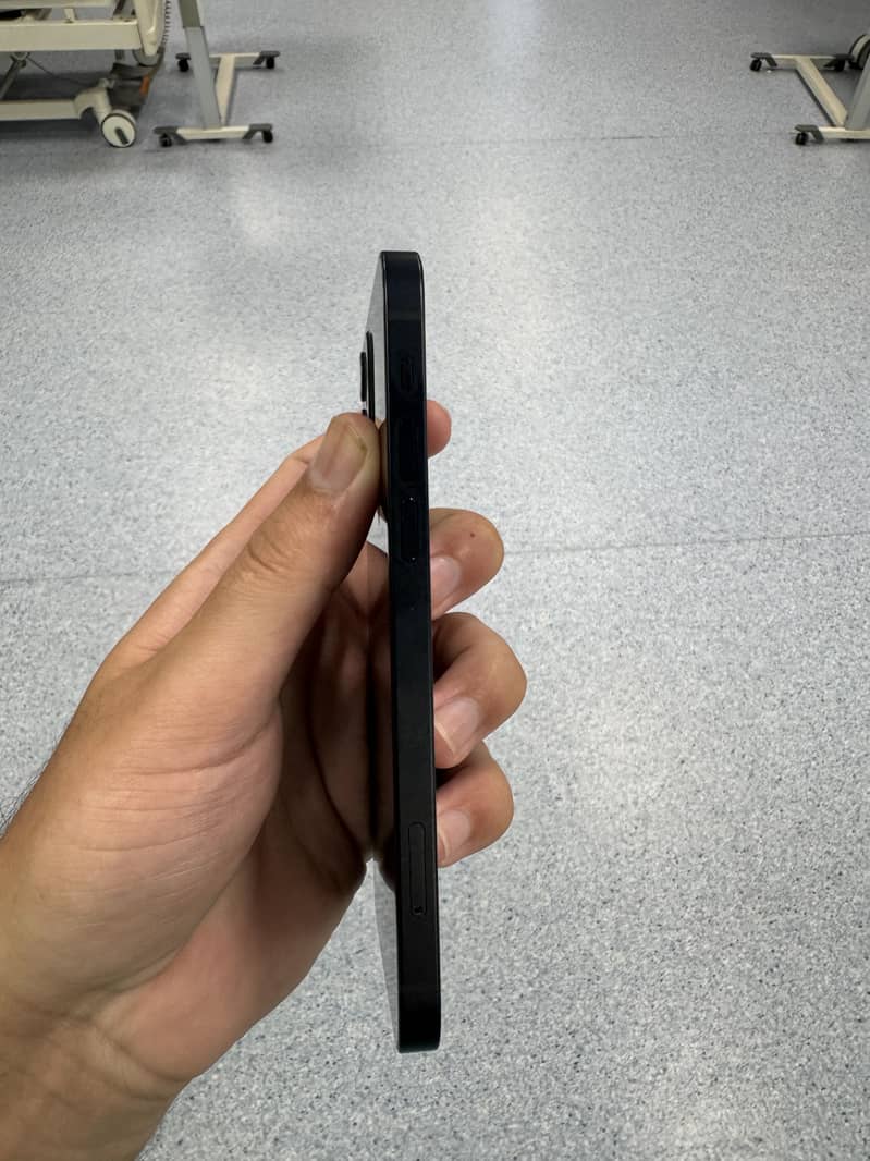 Apple iPhone 12 6
